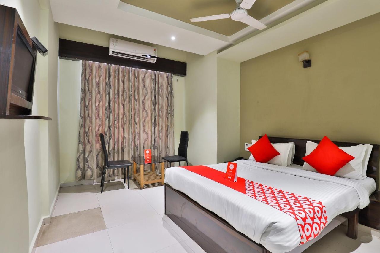 OYO 19637 Hotel Mansi Sherotene Vapi Buitenkant foto