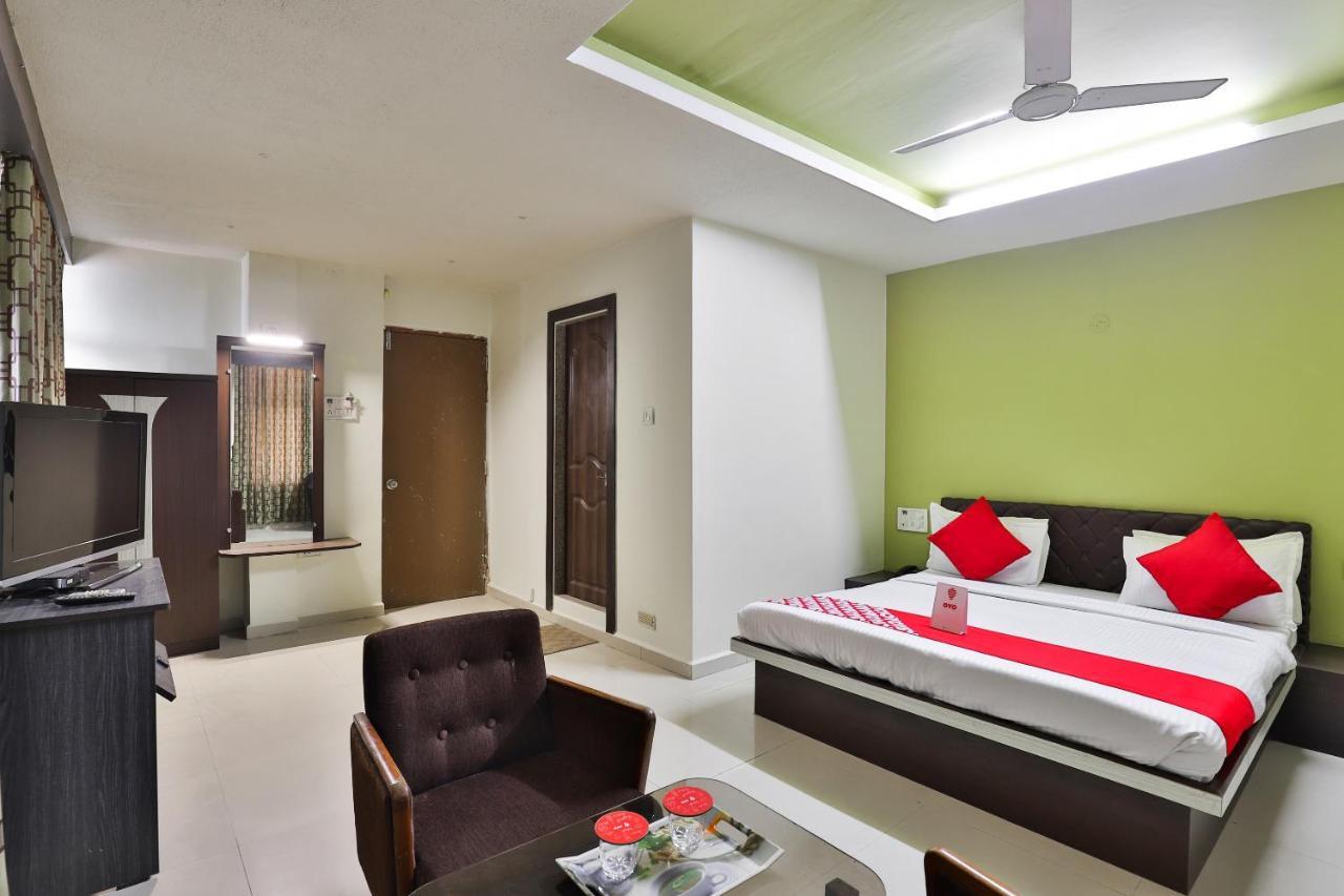 OYO 19637 Hotel Mansi Sherotene Vapi Buitenkant foto