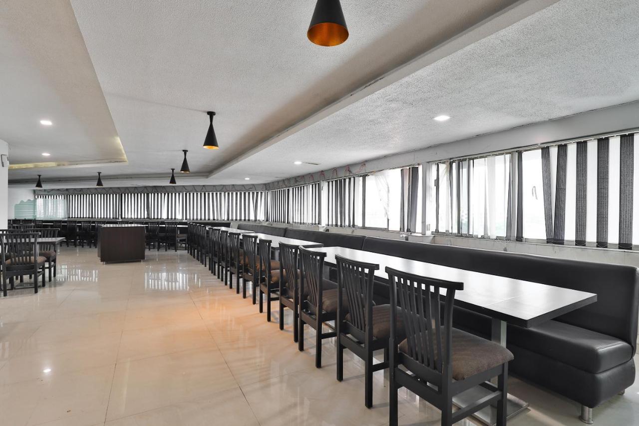 OYO 19637 Hotel Mansi Sherotene Vapi Buitenkant foto