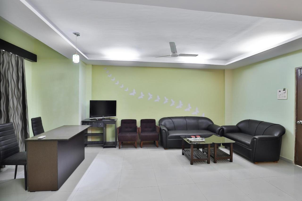 OYO 19637 Hotel Mansi Sherotene Vapi Buitenkant foto