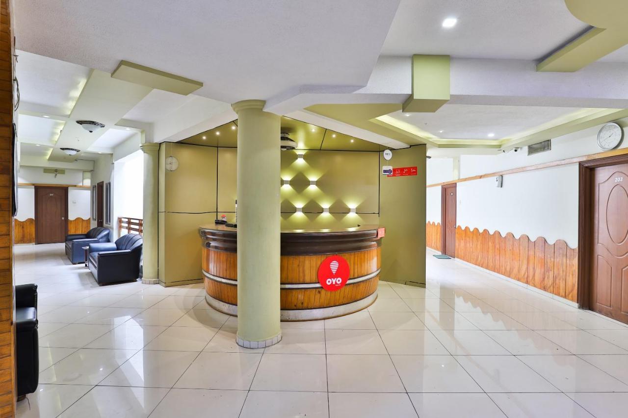 OYO 19637 Hotel Mansi Sherotene Vapi Buitenkant foto